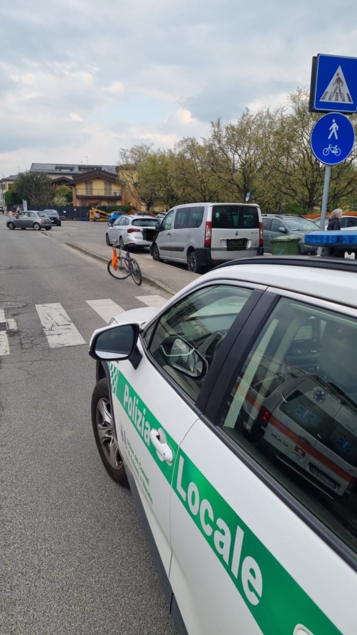 Ciclista 87enne investito da un’auto a Vaprio