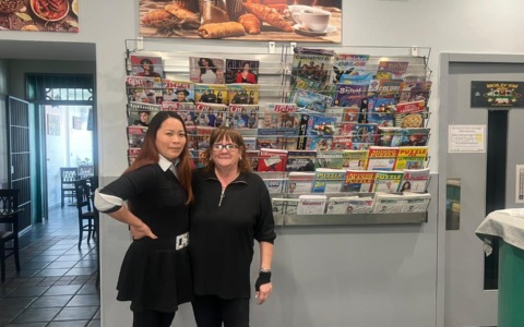 Il Bar della Piazza riapre la vendita di giornali dopo due mesi di attesa