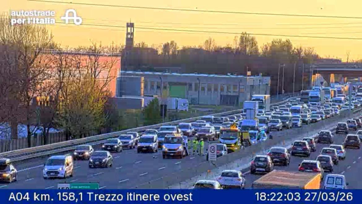 Scontro tra veicoli sull’A4: traffico bloccato in direzione Bergamo