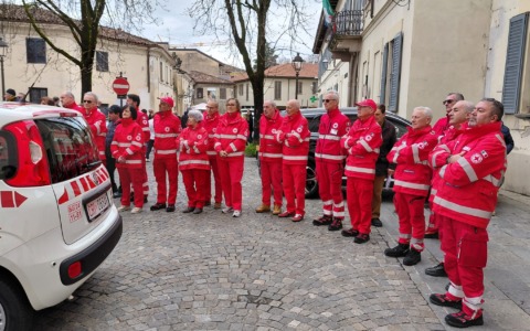 Una famiglia dona un veicolo alla Croce Rossa italiana