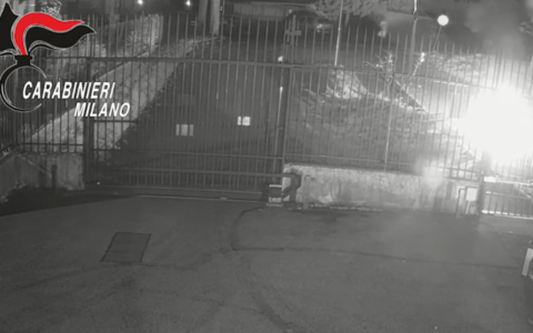 Arrestati i minorenni che hanno lanciato una molotov contro la caserma dei Carabinieri