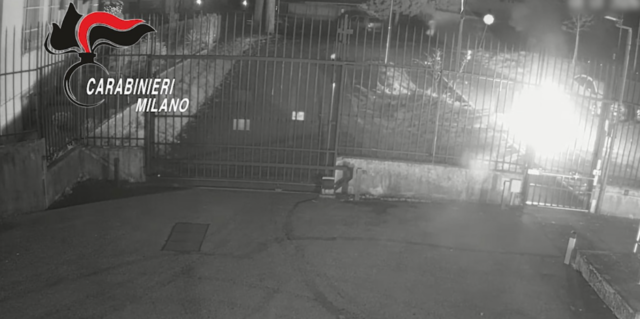 Arrestati i minorenni che hanno lanciato una molotov contro la caserma dei Carabinieri