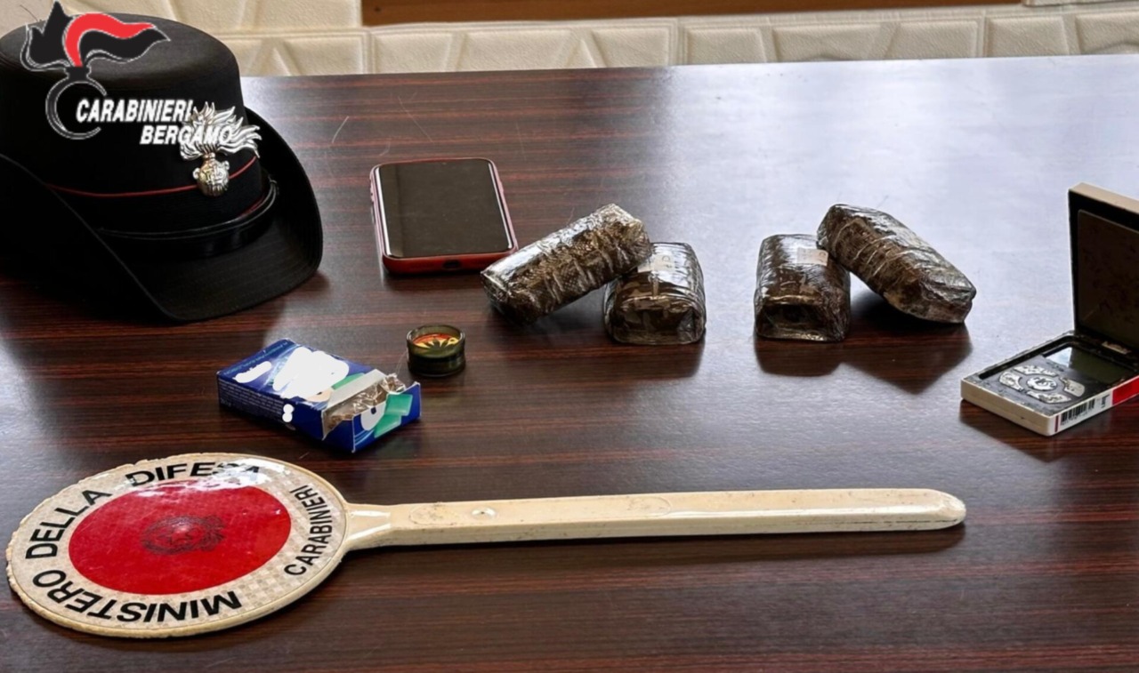 Arrestato un 18enne per spaccio di ketamina a scuola dopo un malore di una studentessa