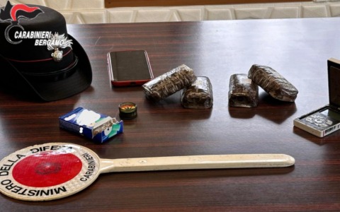 Arrestato un 18enne per spaccio di ketamina a scuola dopo un malore di una studentessa