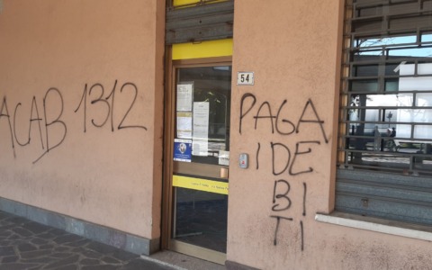 Attacchi verbali contro le Forze dell’ordine. Il sindaco: “Collaborazione è fondamentale”