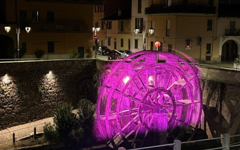 Cassano d’Adda si prepara per il Giro d’Italia: la città si colora di rosa