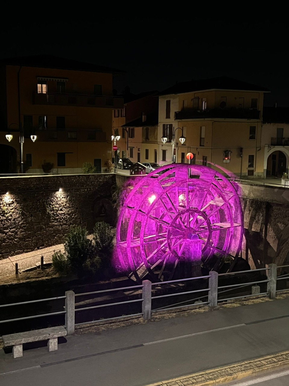 Cassano d’Adda si prepara per il Giro d’Italia: la città si colora di rosa