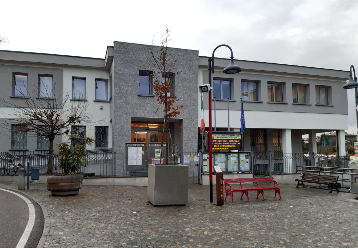 Celebrazioni del 25 Aprile a Brembate: alzabandiera e mostra degli studenti