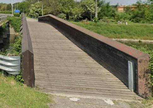 Chiusura della passerella ciclopedonale sul Canale Muzza per rischio cedimento