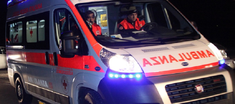 Giovane trasportato in ospedale per intossicazione etilica