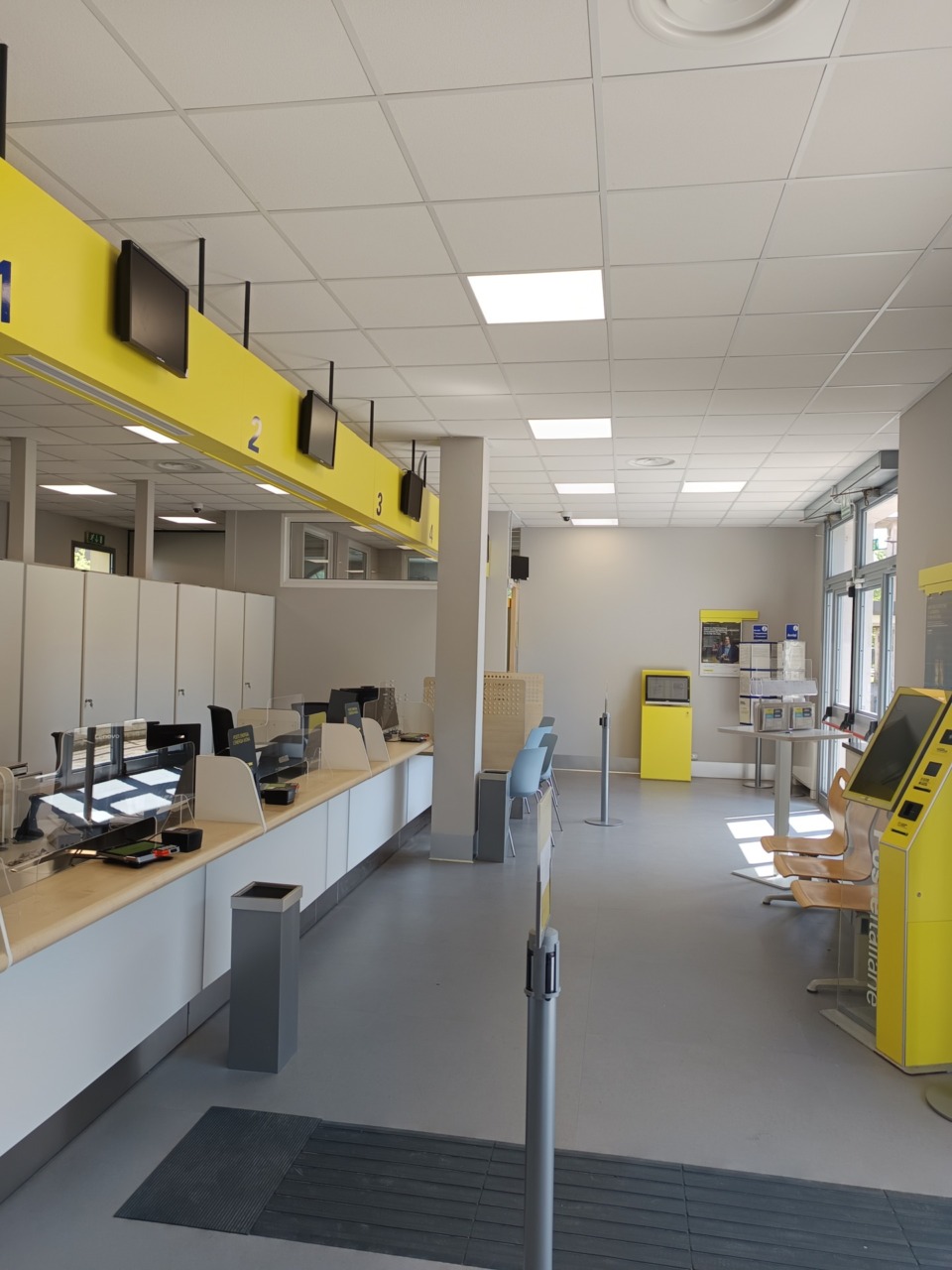 L’ufficio postale di via Mazzini a Trezzo riapre dopo i lavori di ristrutturazione