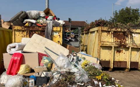 Rifiuti non raccolti: chiusura della piazzola ecologica a Basiano e Masate