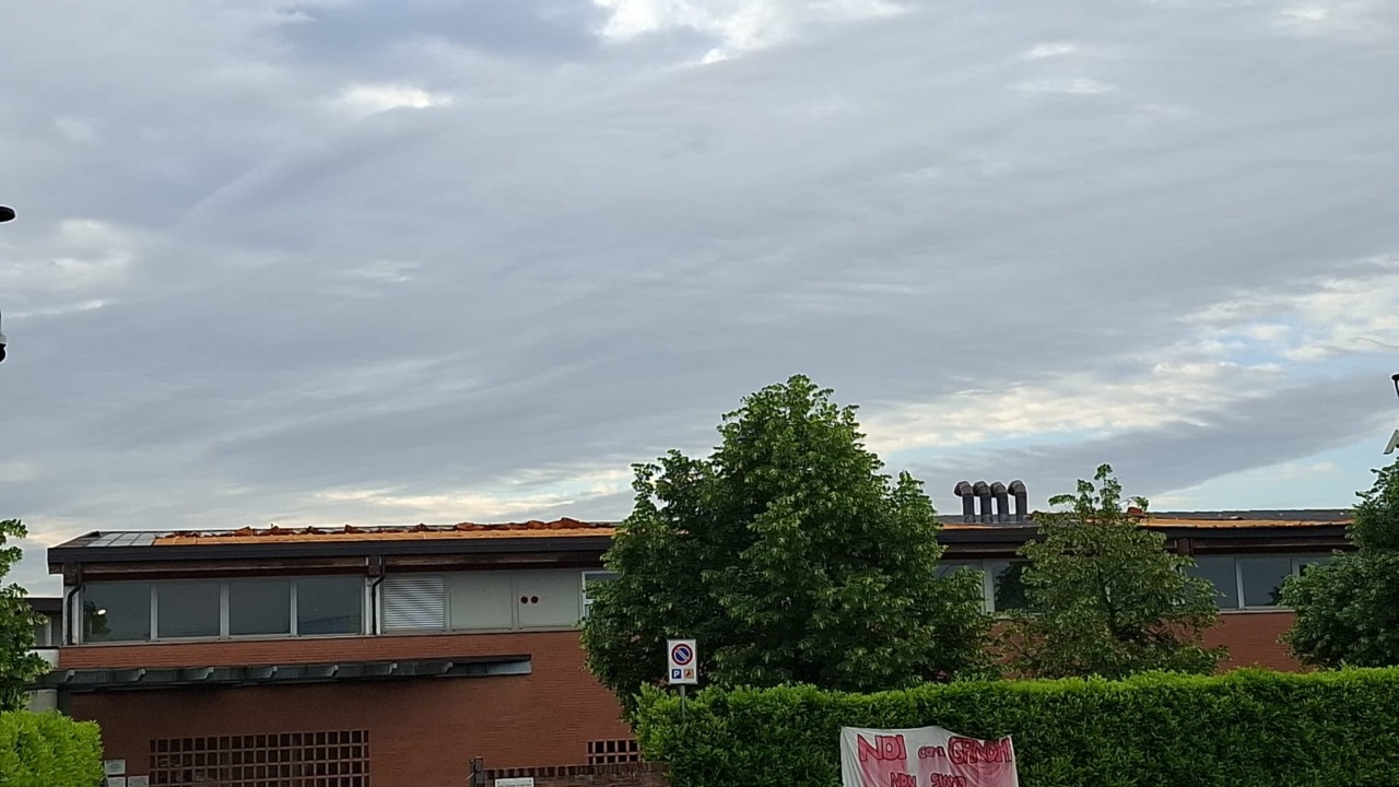 Furto del tetto della scuola: scambiato per rame, ma era lamiera