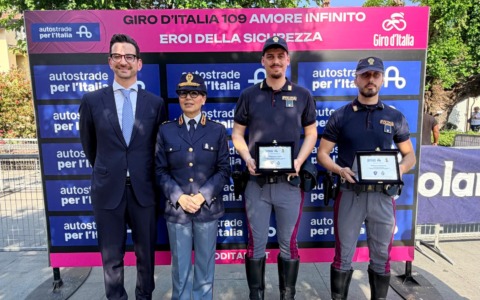 Giro d’Italia: Autostrade e Polizia di Stato premiano gli Eroi della Sicurezza a Cassano d’Adda