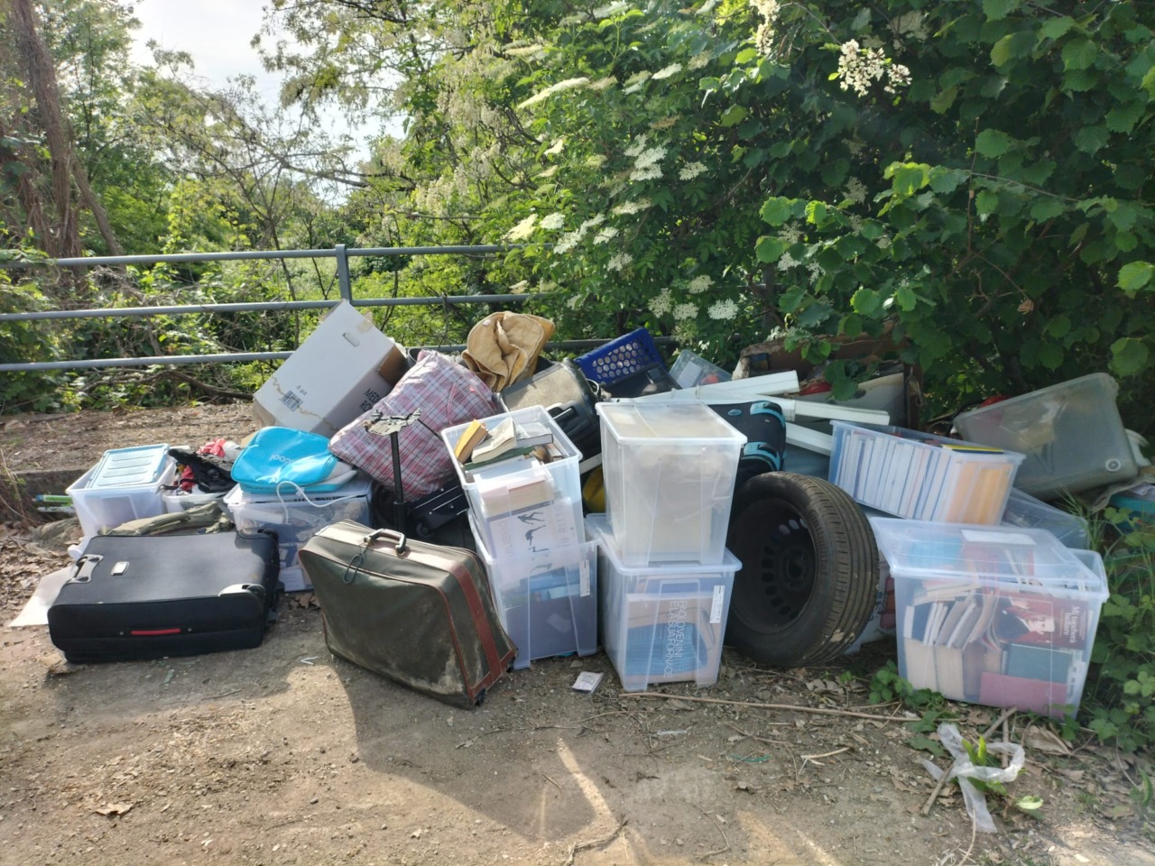 Identificati gli autori di una discarica abusiva grazie al “numero del sindaco”