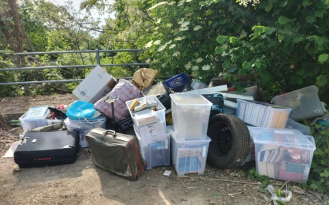 Identificati gli autori di una discarica abusiva grazie al “numero del sindaco”