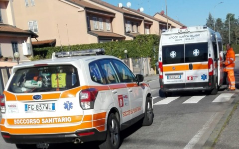 Tamponamento tra un’auto e un mezzo pesante provoca attimi di tensione