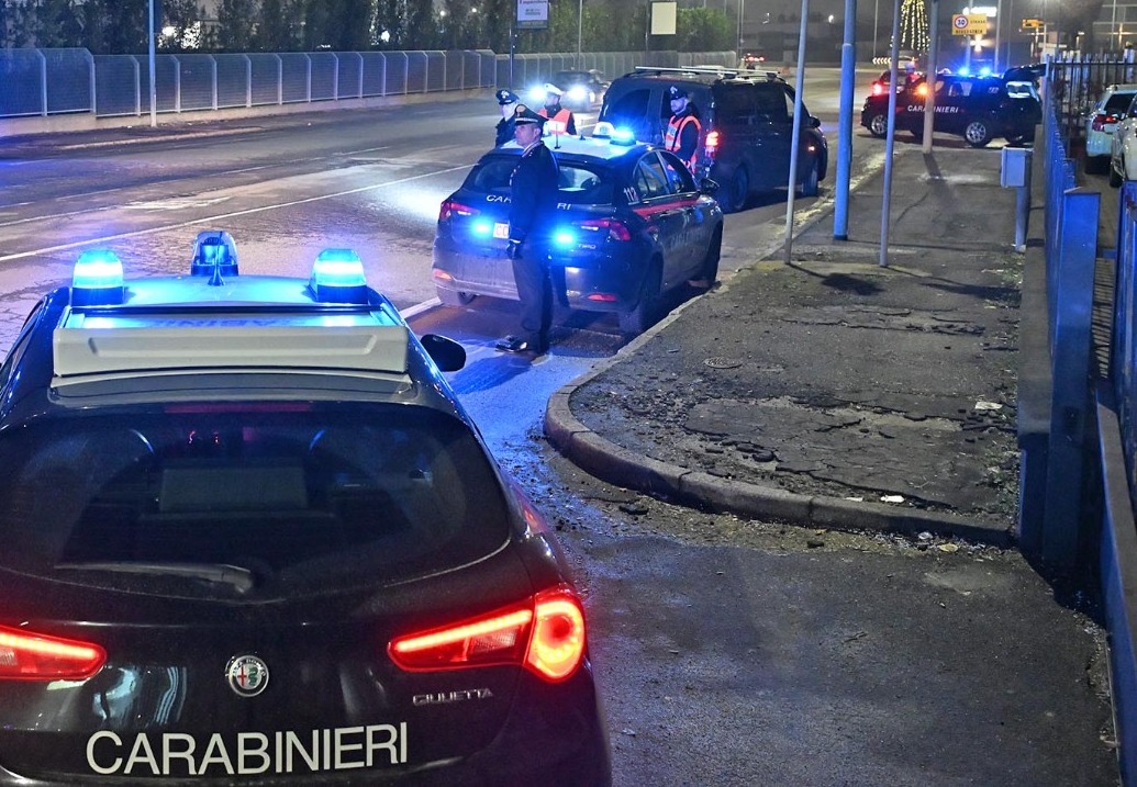 Due egiziani arrestati per rapina al mercato: la vittima è un ambulante marocchino