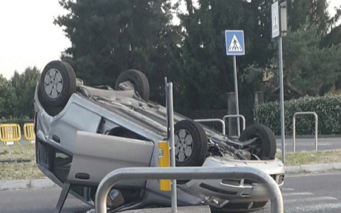 Incidente in rotatoria: segnalata la pericolosità