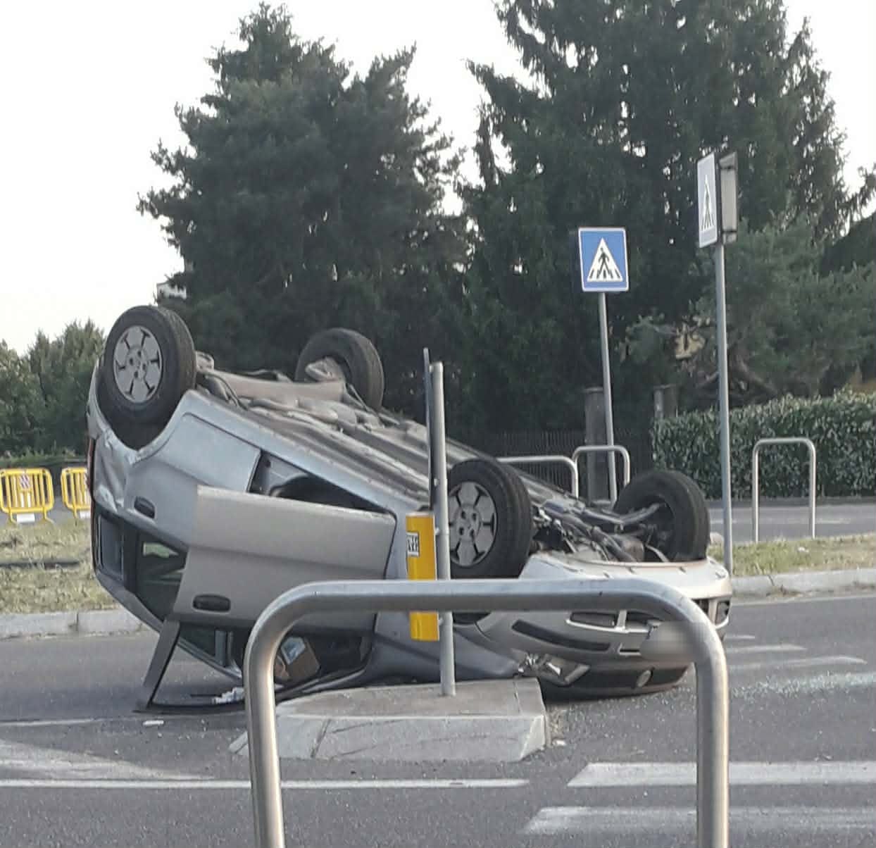 Incidente in rotatoria: segnalata la pericolosità