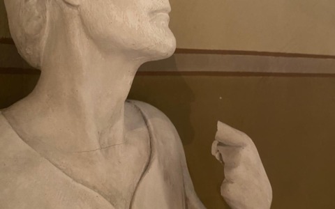 Un mese per il restauro delle statue danneggiate dai ladri