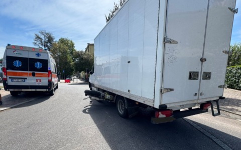 Incidente tra furgone e moto: un giovane in ospedale