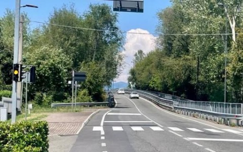 Installazione di un semaforo pedonale in via Marconi a Trezzo