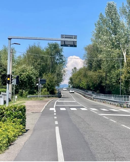 Installazione di un semaforo pedonale in via Marconi a Trezzo