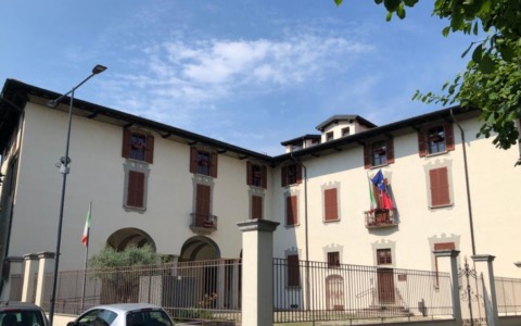 Modifiche agli orari di apertura degli uffici comunali a Trezzo per agosto