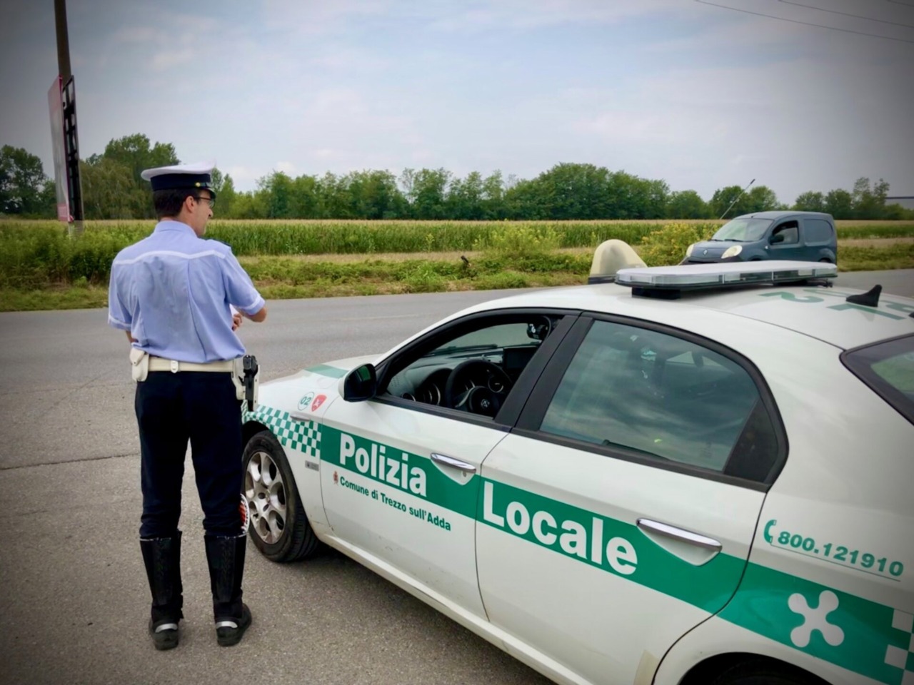 Motociclista scivola su olio e finisce in ospedale. Identificati i responsabili