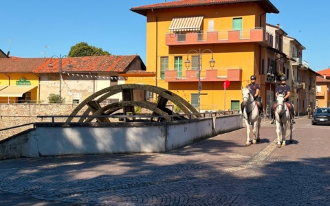 Riprendono i pattugliamenti dei Carabinieri a cavallo lungo il fiume Adda